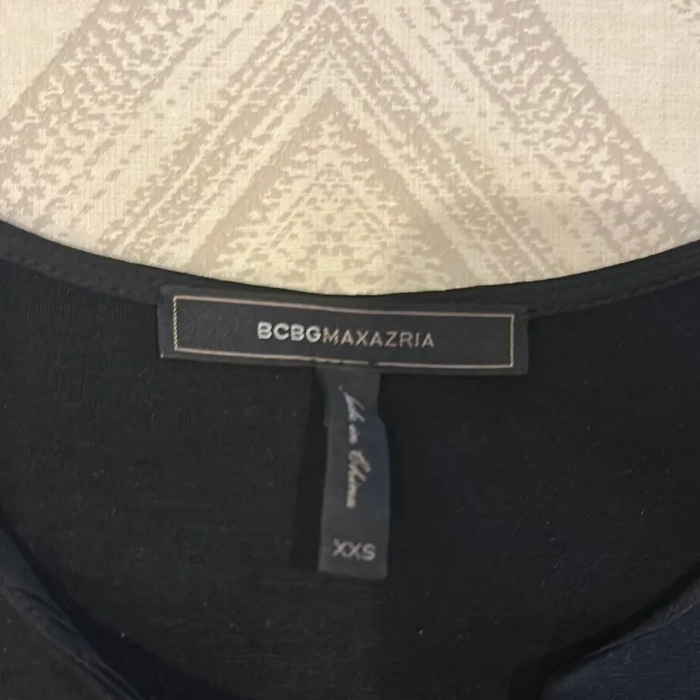 BCBGMAXAZRIA Women’s Black V Neck Faux Leather Ruffle 3/4 Sleeve Top - Size XXS
